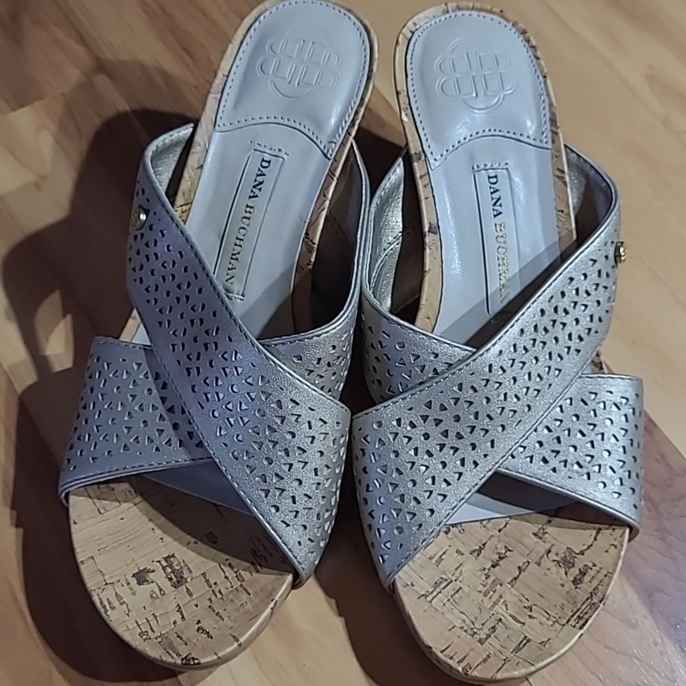 NWOT Dana Buchman 3" Open-Toe Slides - SIZE 8M